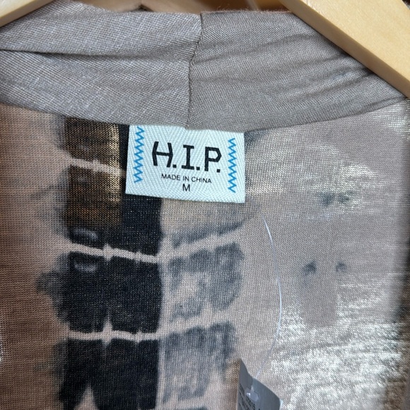 NWT H.I.P. Tie Dye Top Taupe Size Medium - Picture 4 of 8